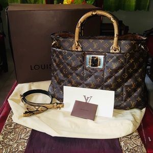 🛑Sold🛑Authentic LV: Etoile GM Exotique
